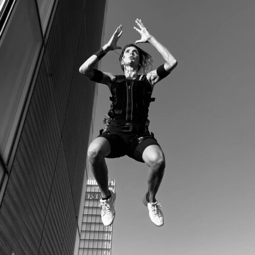 Nathalie Moellhausen EMS Training jump
